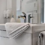 Modern Eingerichtetes Lägenhet